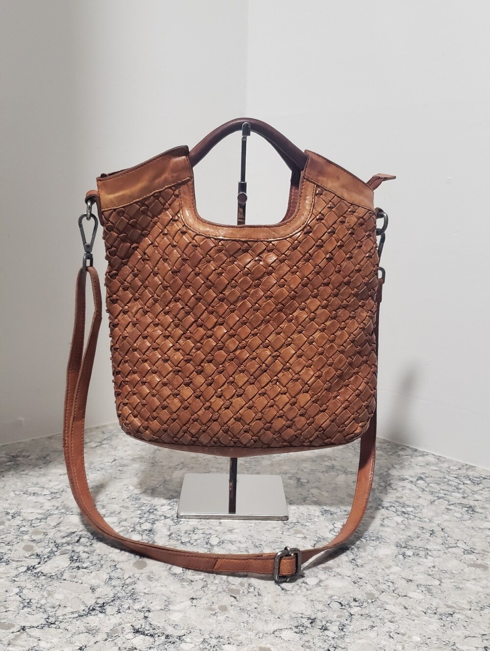 Vilenca Holland Woven Leather Crossbody Bag